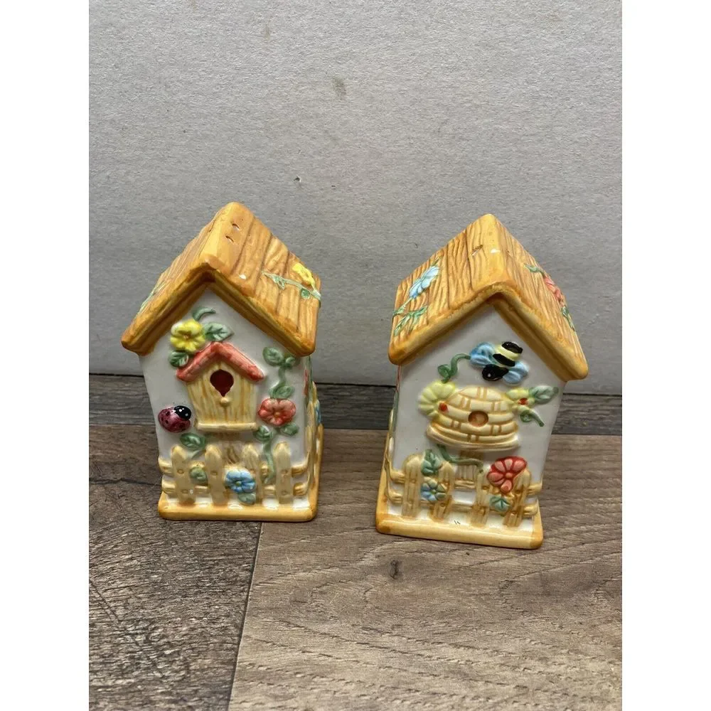 Birdhouse Ladybug Bee Hive Flowers Ceramic Salt &‎ Pepper Shakers Set